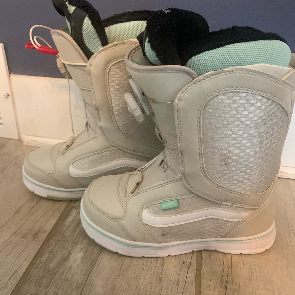 Womens size 6.5 Vans Snowboarding boots